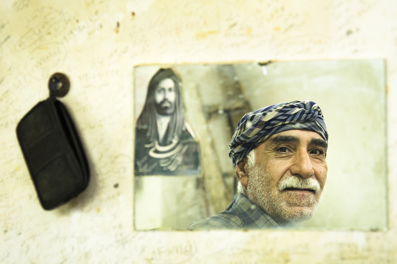 Man Mirror Iran Qom Old Man  - Javad_esmaeili / Pixabay