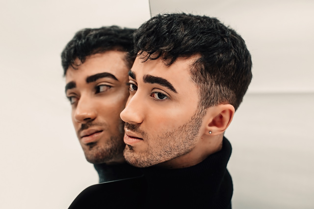 Man Mirror Person Young Wall  - icsilviu / Pixabay