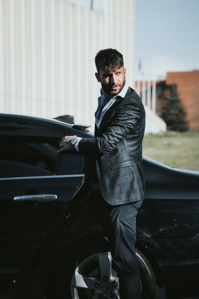 Man Model Car Suit Fashion Male  - OlcayErtem / Pixabay