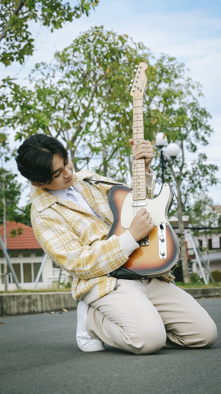 Man Model Portrait Guitar  - PhucThang25 / Pixabay