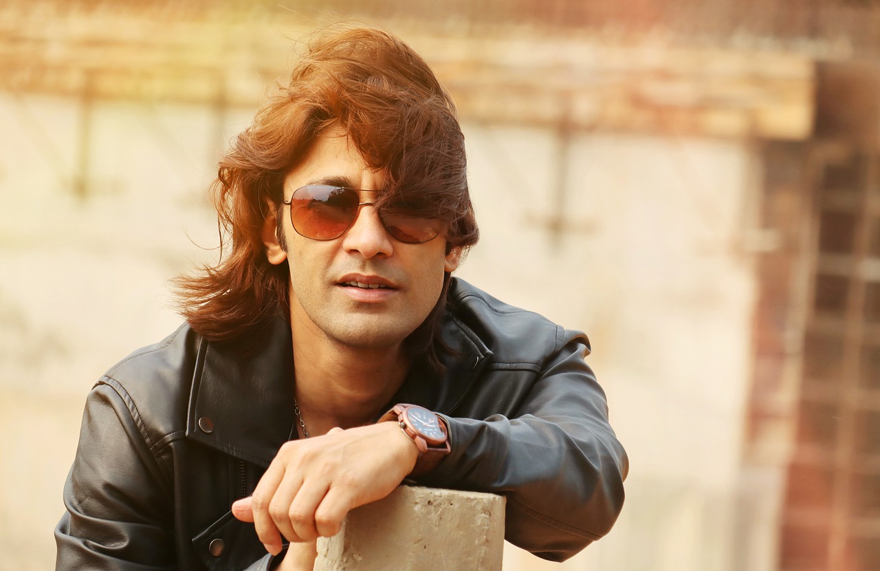 Man Model Smile In Sunglasses  - fashionate / Pixabay
