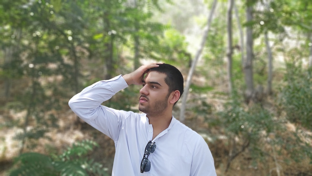 Man Model Sunglasses Confused Lost - Wali_The_Artist / Pixabay