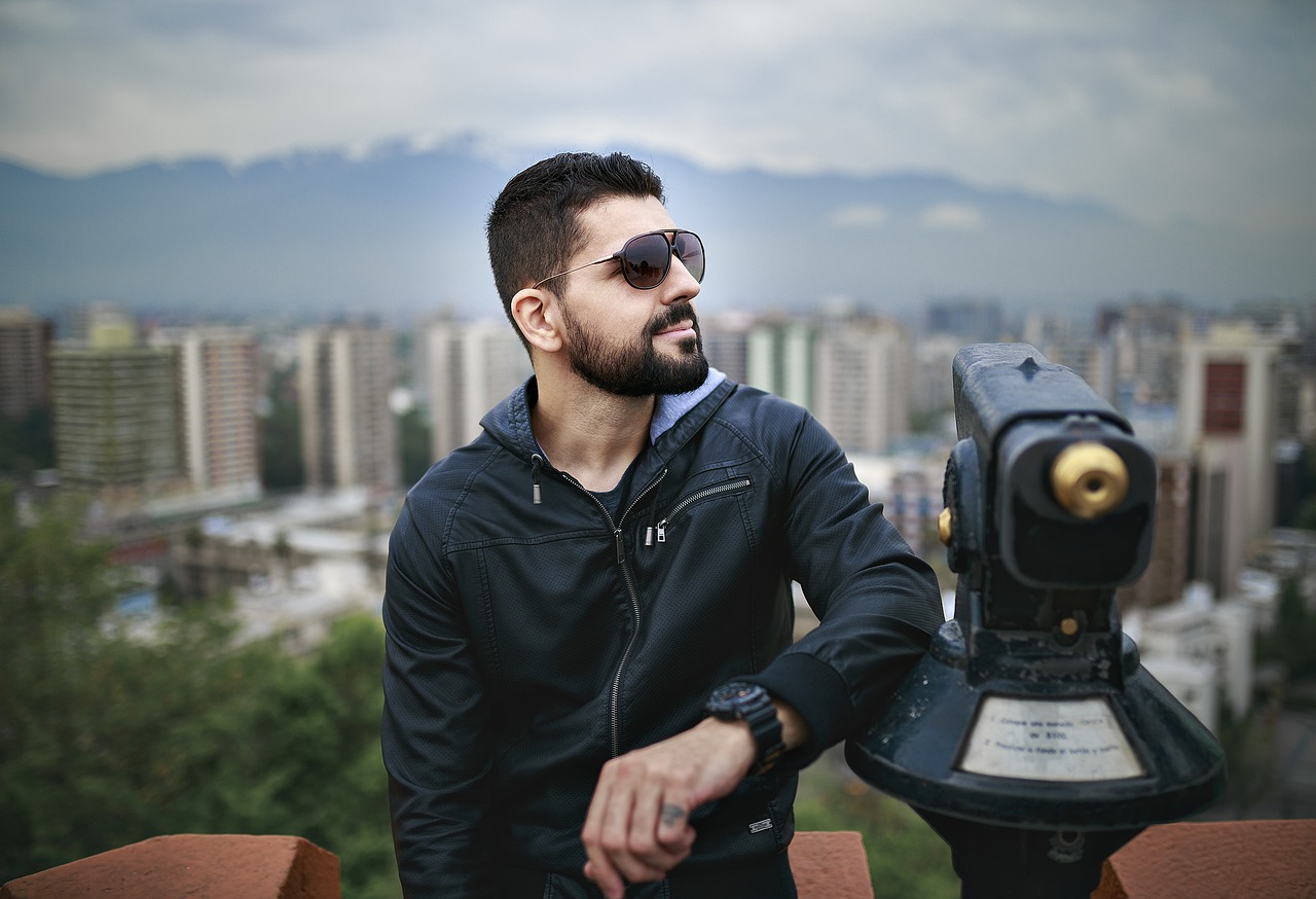 Man Model View Mountain Cold City - thiagosnot23 / Pixabay