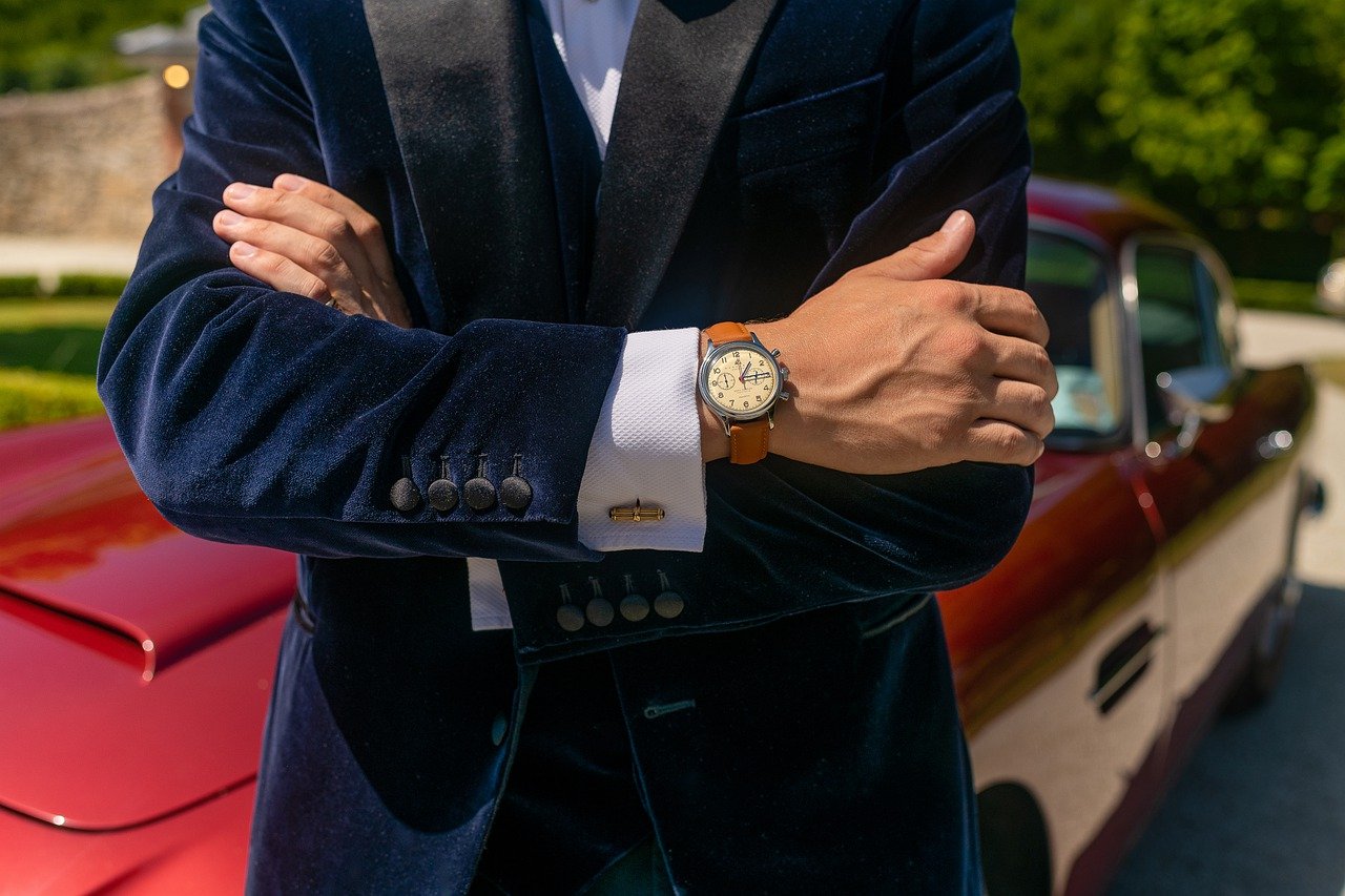 Man Model Wristwatch Car  - Hugunenot_Watches / Pixabay