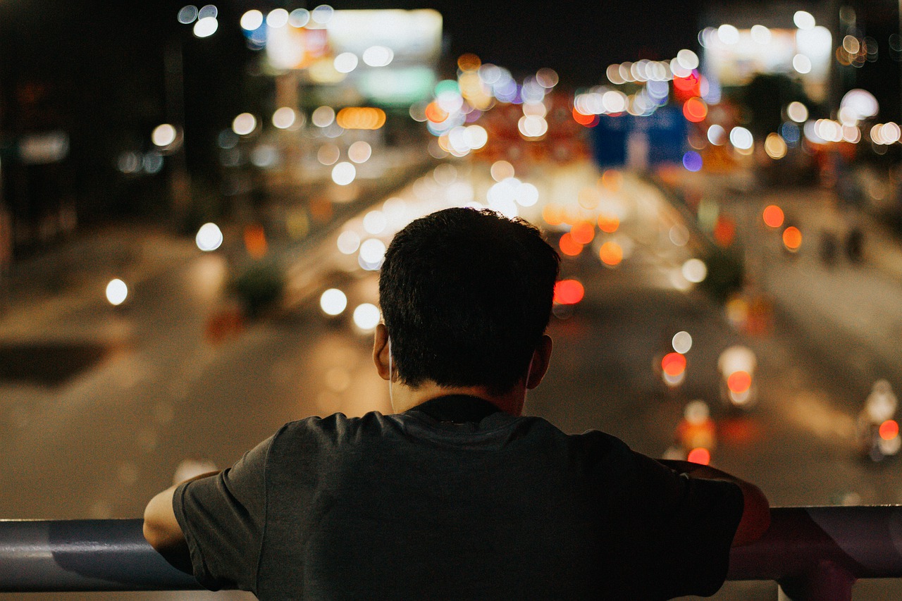 Man Night City Road Street Bokeh - hoànglong1799 / Pixabay