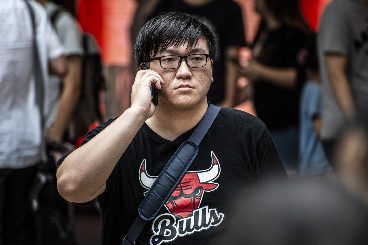 Man Phone Call Mobile Phone  - bluelightpictures / Pixabay