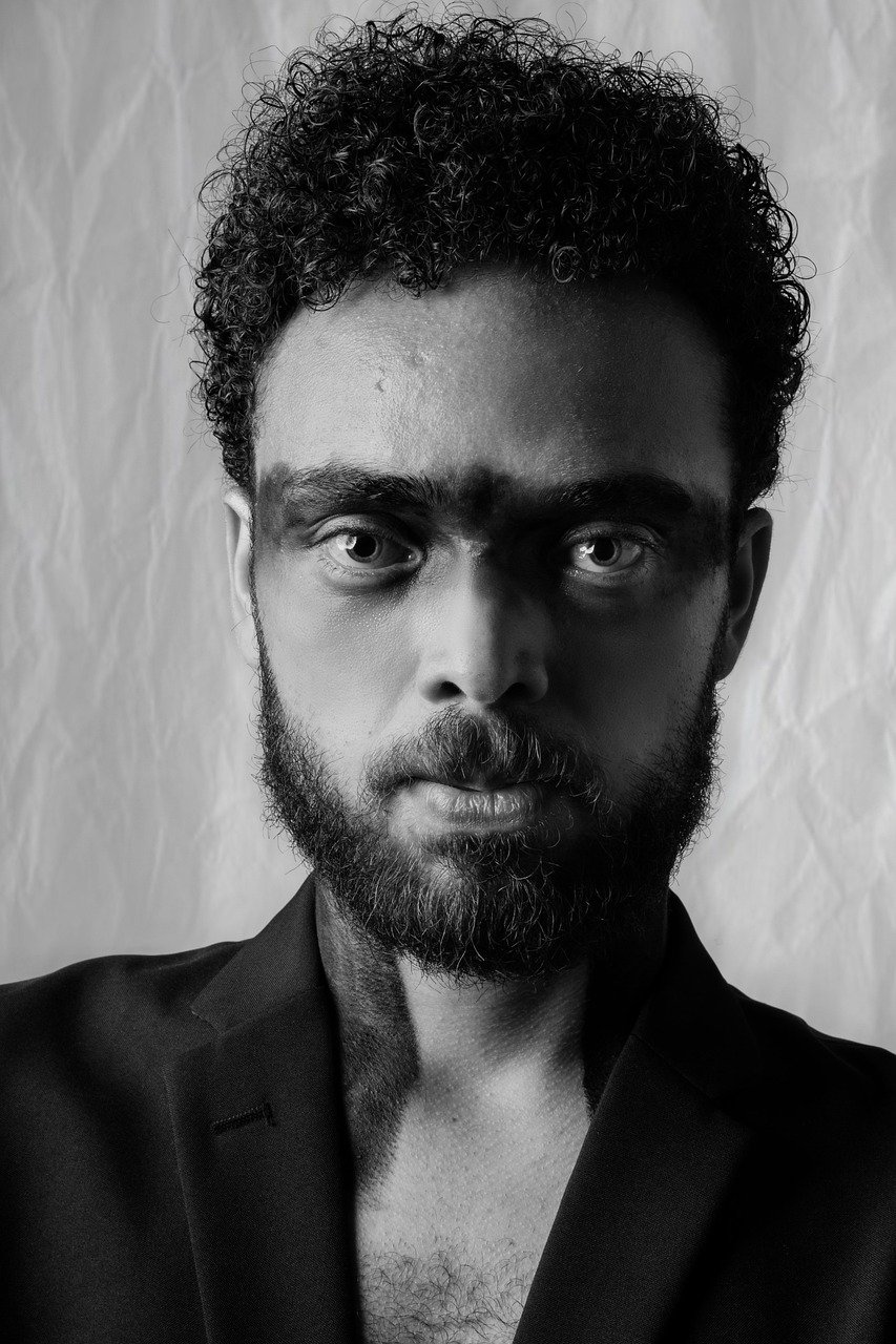 Man Portrait Black And White  - icsilviu / Pixabay