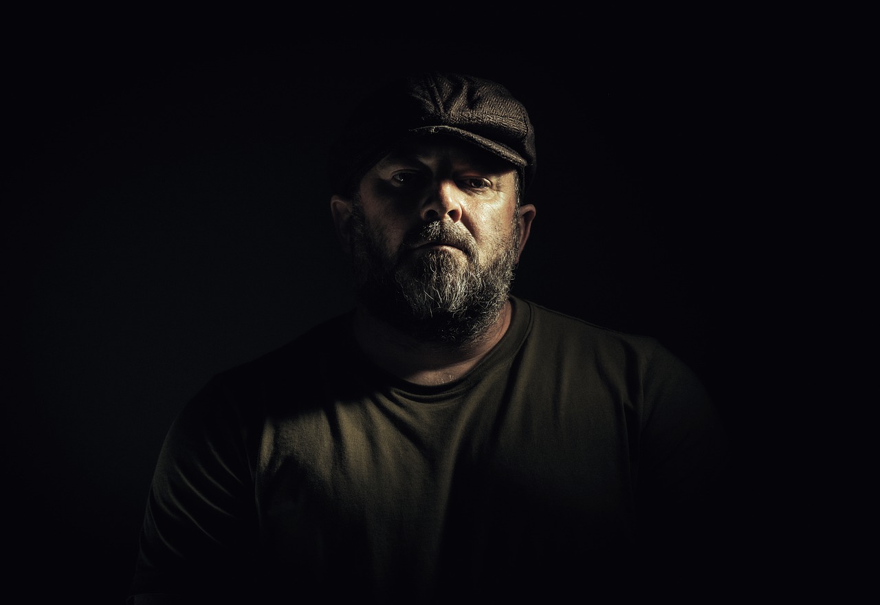 Man Portrait Moody Dark Hat  - leemurry01 / Pixabay