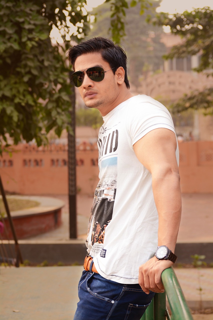 Man Pose Casual T Shirt Belt  - Virat_Maurya / Pixabay