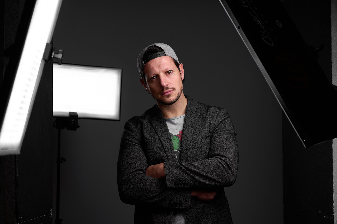 Man Pose Model Photo Shoot Camera  - marcusappelt / Pixabay