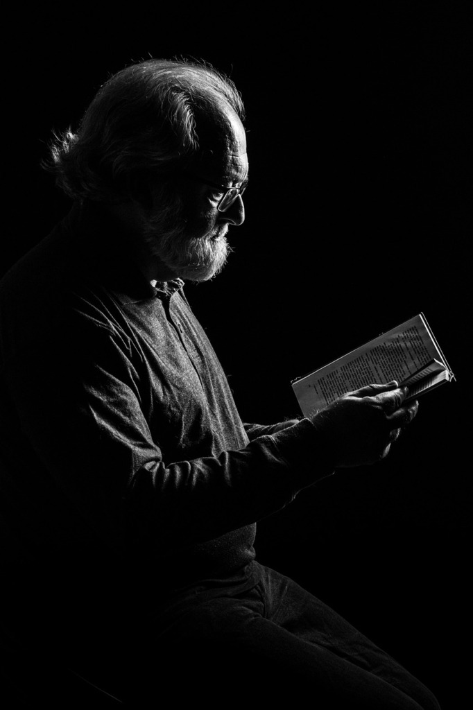 Man Reading Education Portrait  - fotoerich / Pixabay
