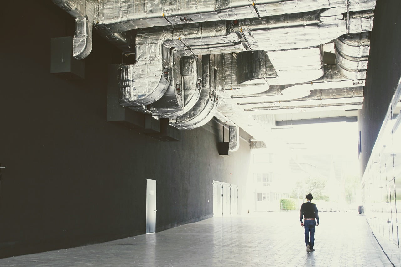 Man Run Tunnel Hat Person Success - Peggy_Marco / Pixabay