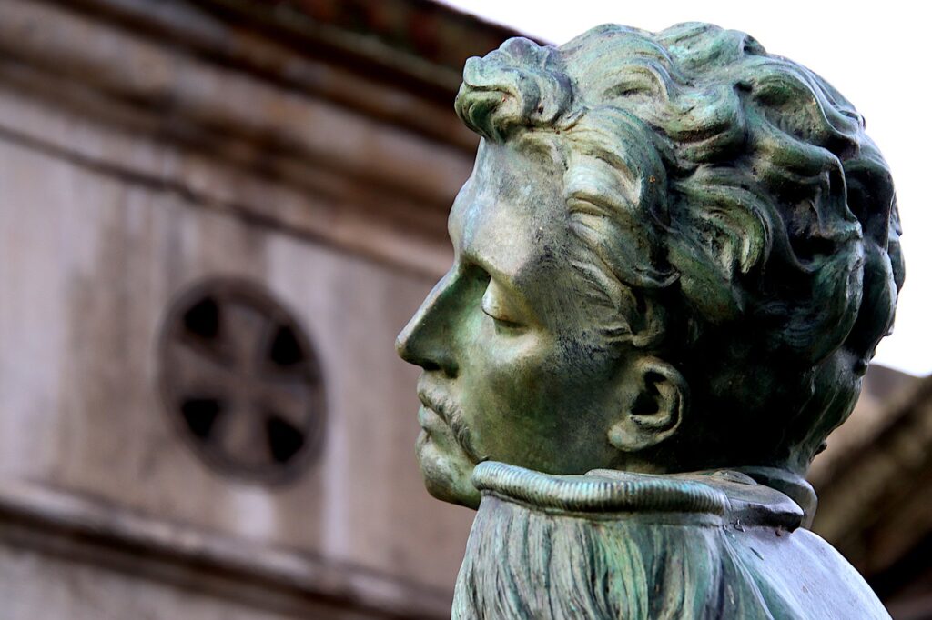Man Sculpture Statue Head Bronze  - GAIMARD / Pixabay