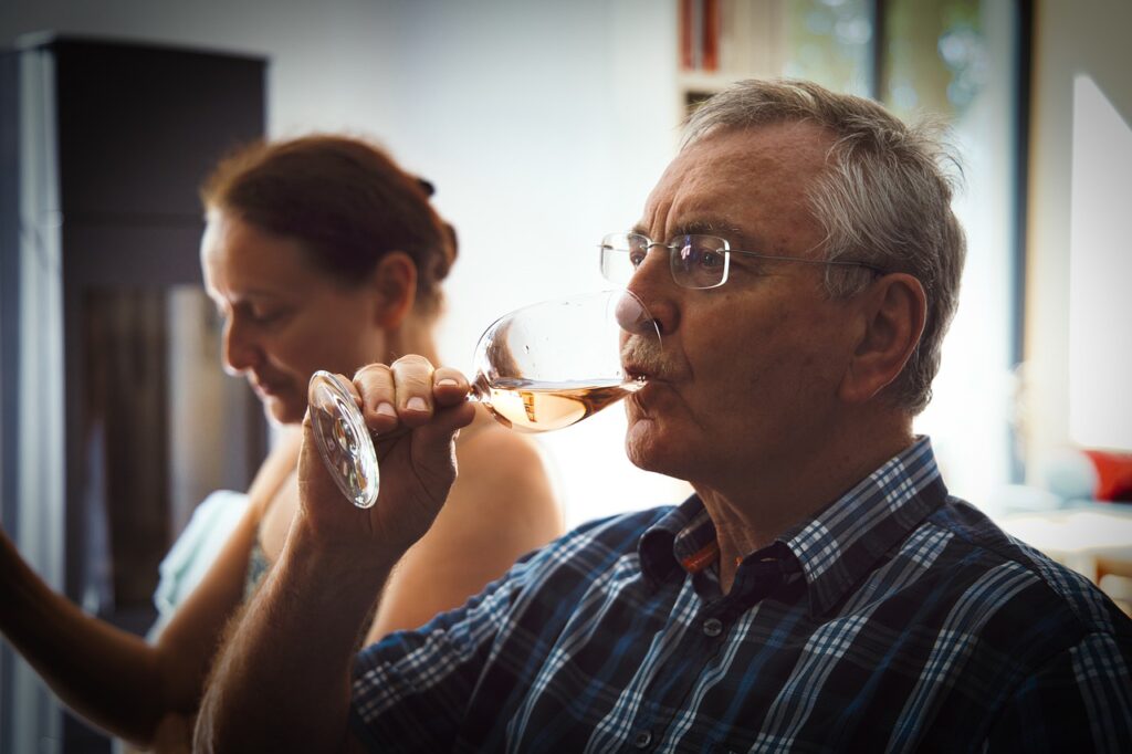 Man Senior Drink Wine Pleasure  - Jonny_Joka / Pixabay