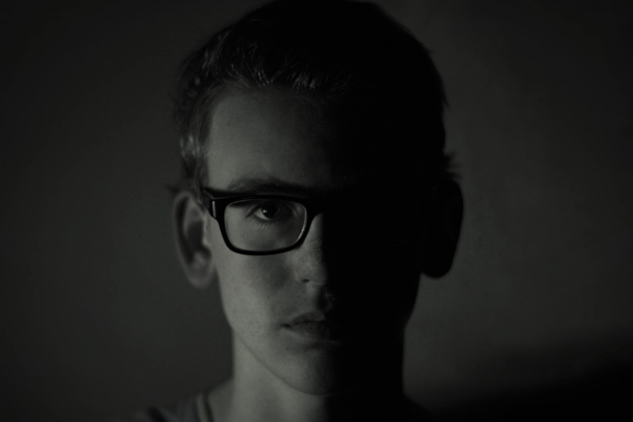 Man Seriously Glasses Dark Face - supervennix / Pixabay