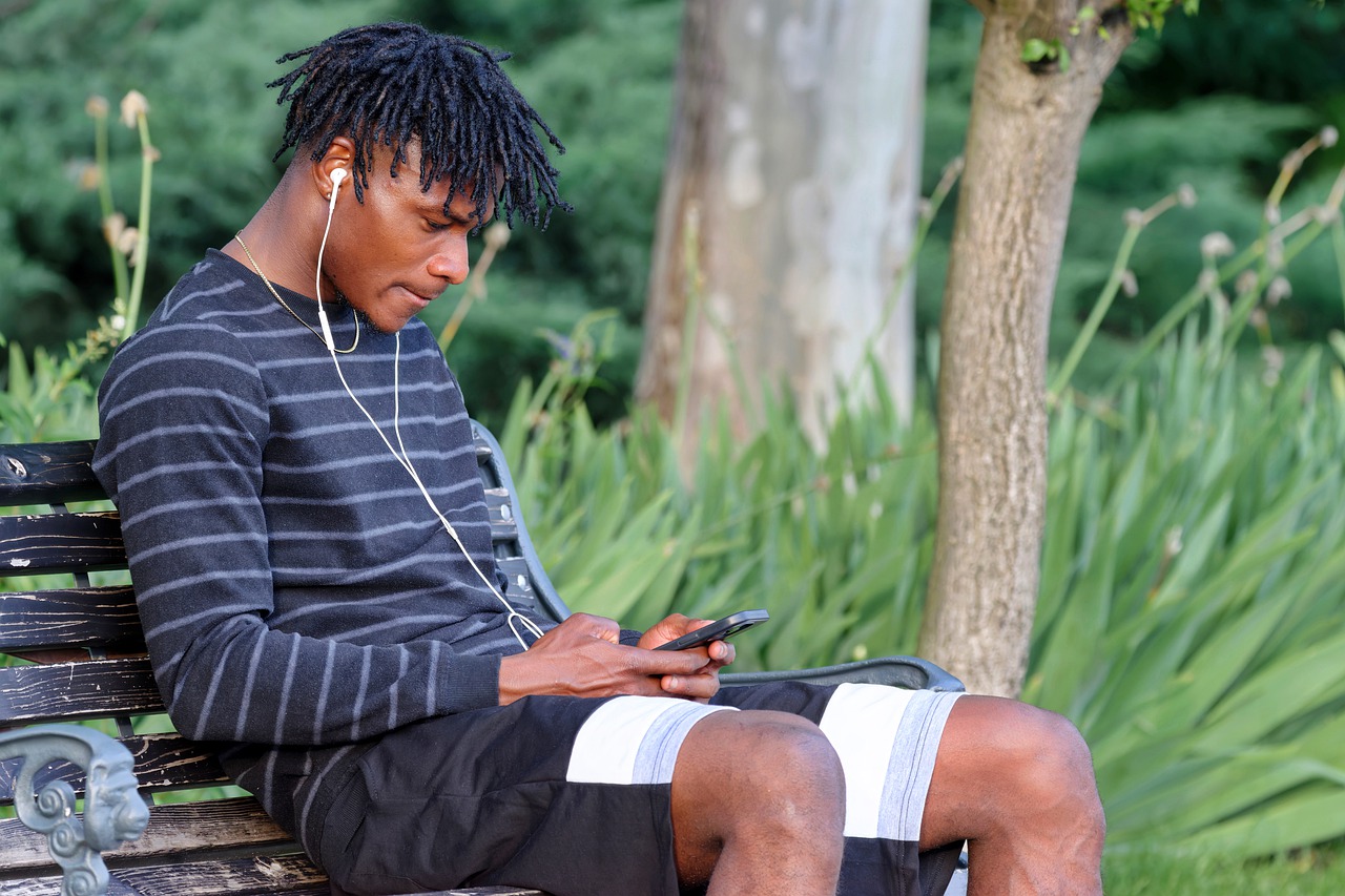 Man Smartphone Relaxing Leisure  - Surprising_Shots / Pixabay