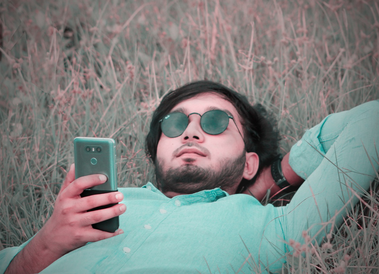 Man Smartphone Sunglasses Meadow  - aliakberplabon / Pixabay