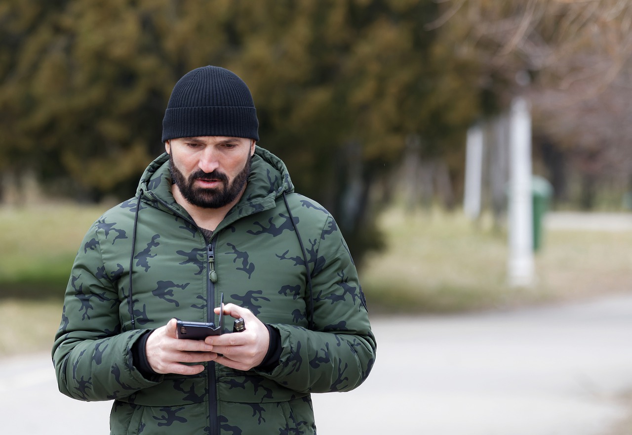 Man Smartphone Walk Outdoors Park  - Surprising_Shots / Pixabay