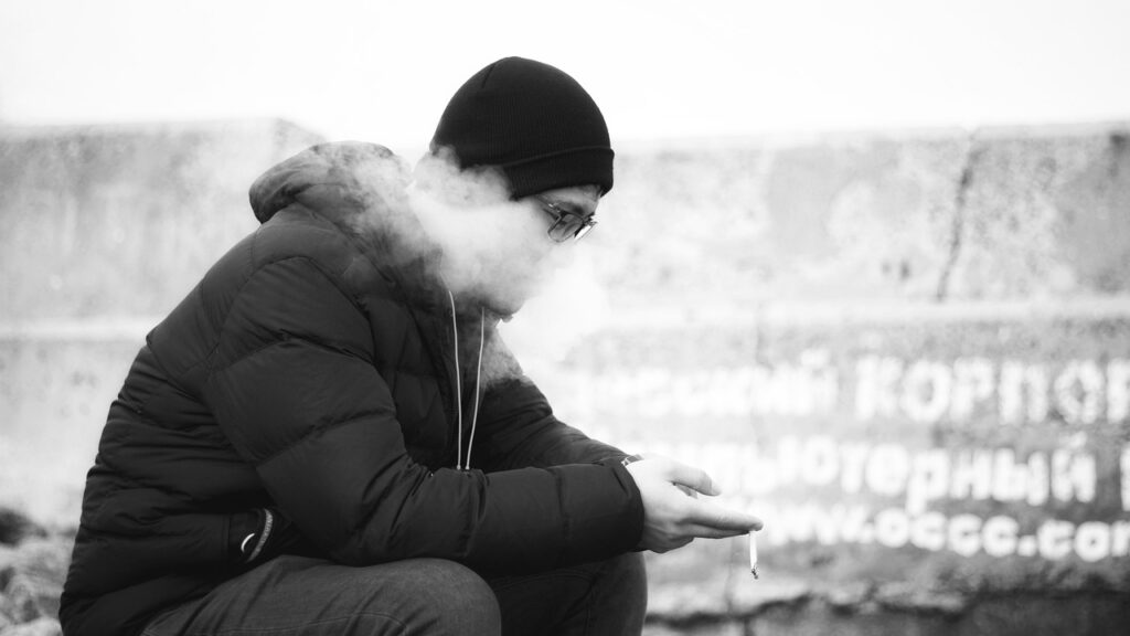 Man Smoke Portrait Smoking  - skyli216 / Pixabay