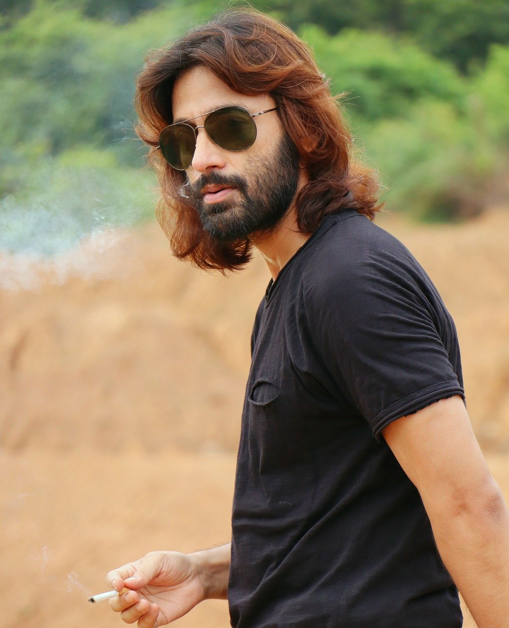 Man Smoking Cigarette Bearded  - fashionate / Pixabay