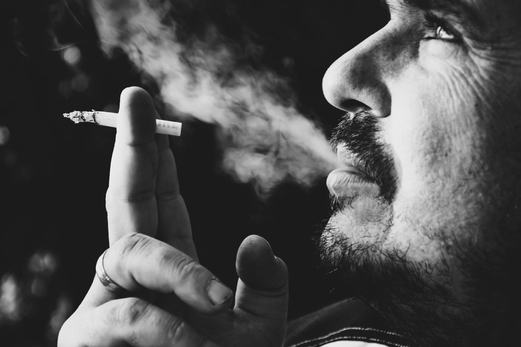 Man Smoking Monochrome Addiction  - DjordjeR1982 / Pixabay