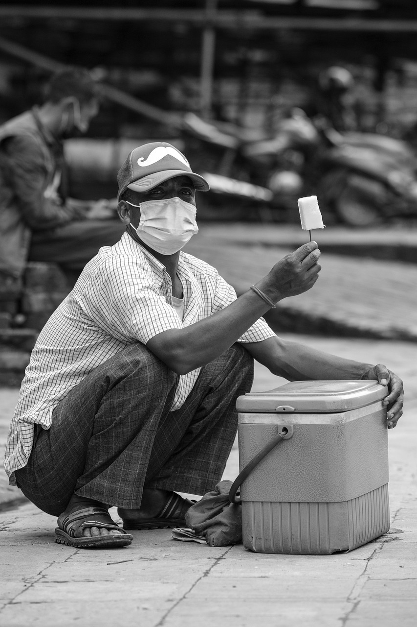 Man Street Vendor Popsicles  - ommagar / Pixabay