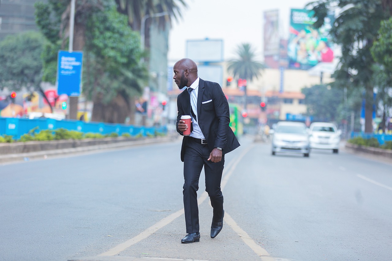 Man Suit Street Business  - antonytrivet / Pixabay