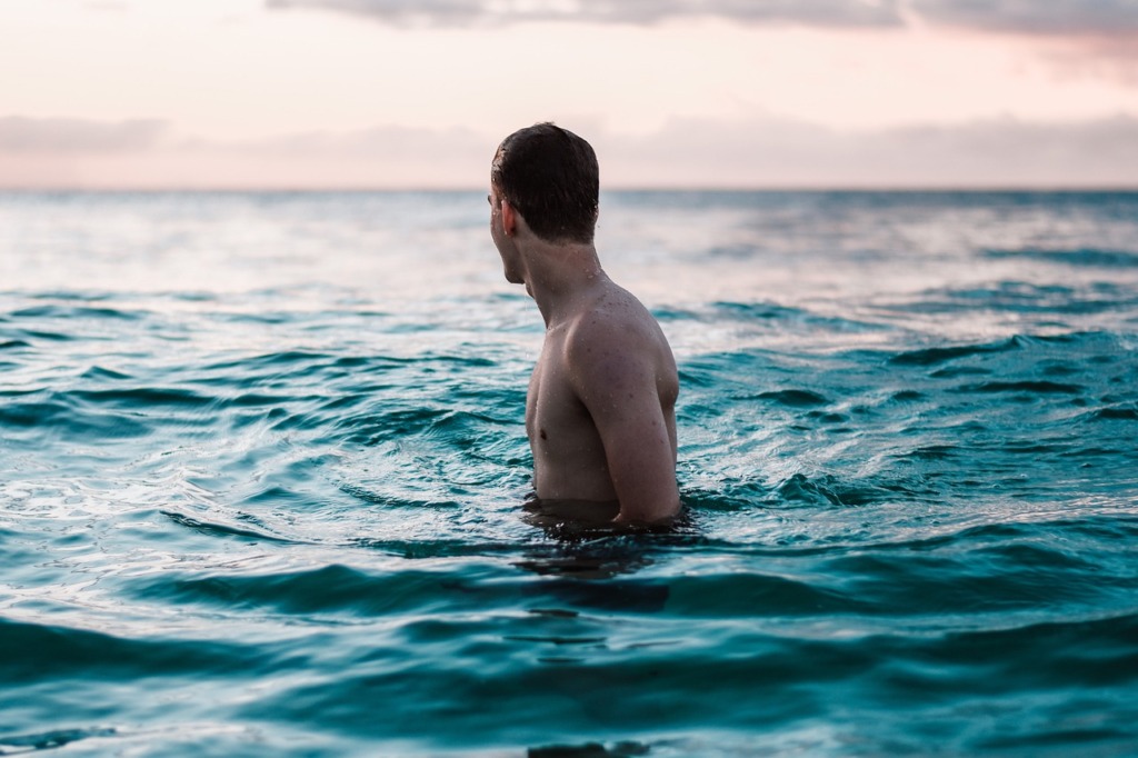 Man Swimming Sea Oahu Hawaii Usa  - johnsim / Pixabay