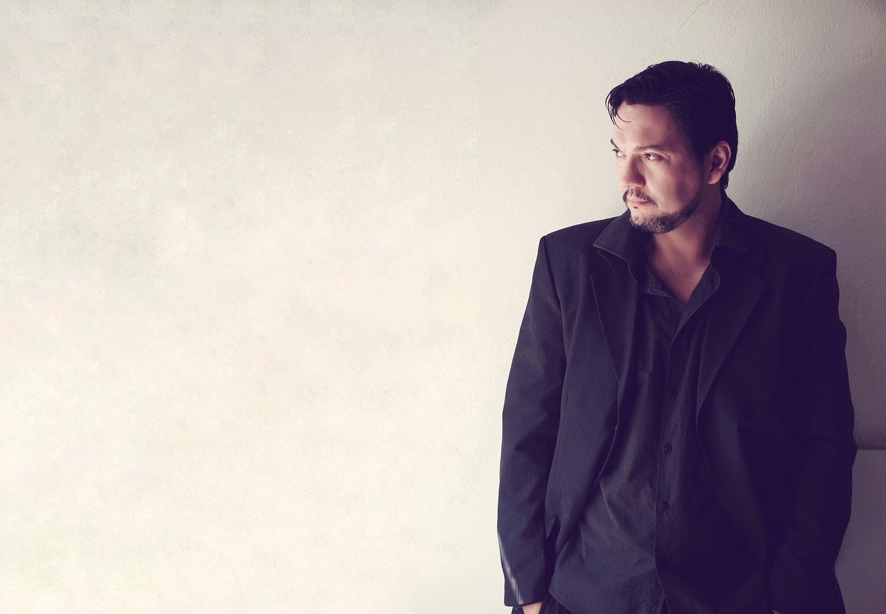 Man Thinking Portrait Suit Pensive  - weimann78 / Pixabay