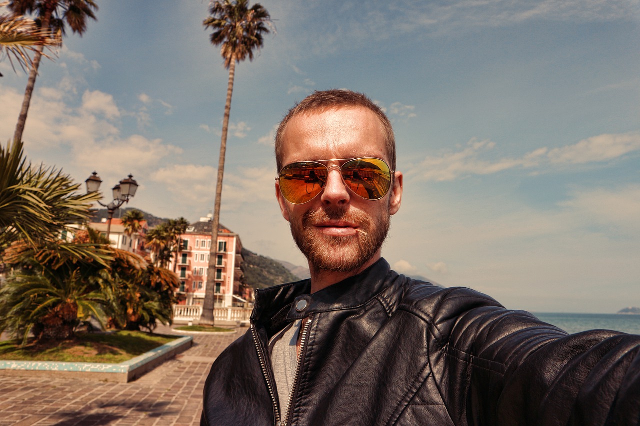 Man Vacation Selfie Shades  - Sammy-Williams / Pixabay
