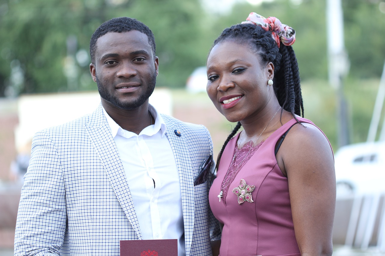 Man Woman Graduation Support - yaulink4u / Pixabay