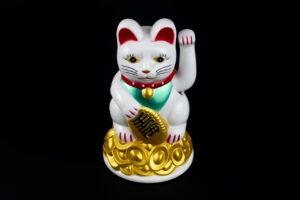 Maneki Neko Cat Figurine Lucky Cat  - Nórtika / Pixabay