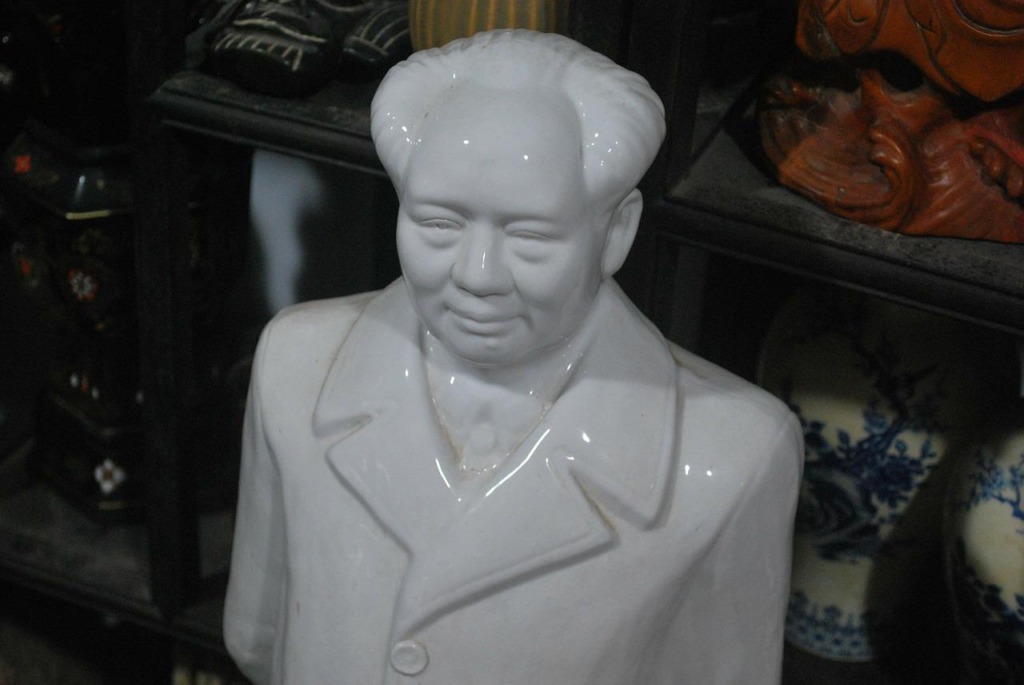 Mao Zedong Chairman Ceramic Statue  - PublicDomainPictures / Pixabay