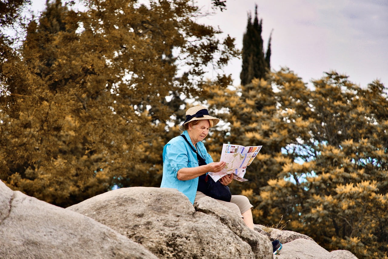 Map Reading Woman Knowledge  - MemoryCatcher / Pixabay