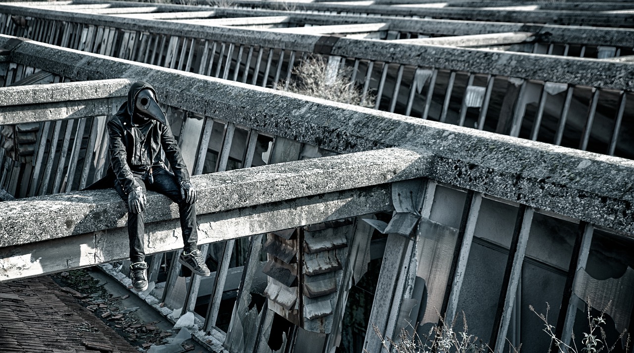 Mask Man Anonymous Abandoned  - dennistrevisanph / Pixabay