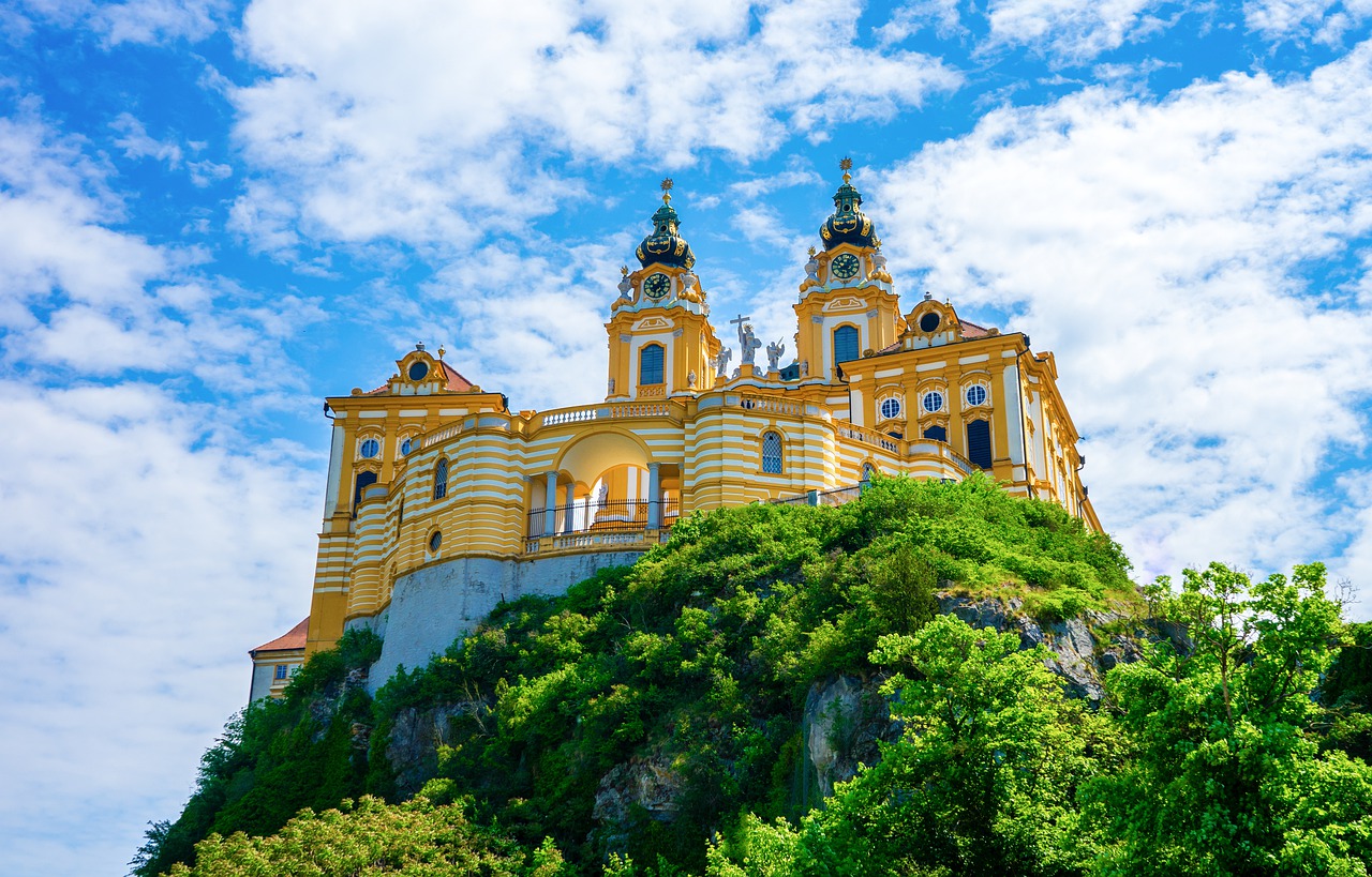 Melk Abbey Monastery Hill Building  - LNLNLN / Pixabay