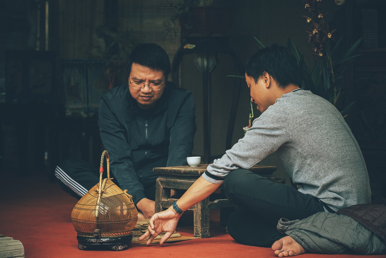 Men Leisure Vietnamese Talking - DuyCuong1080 / Pixabay