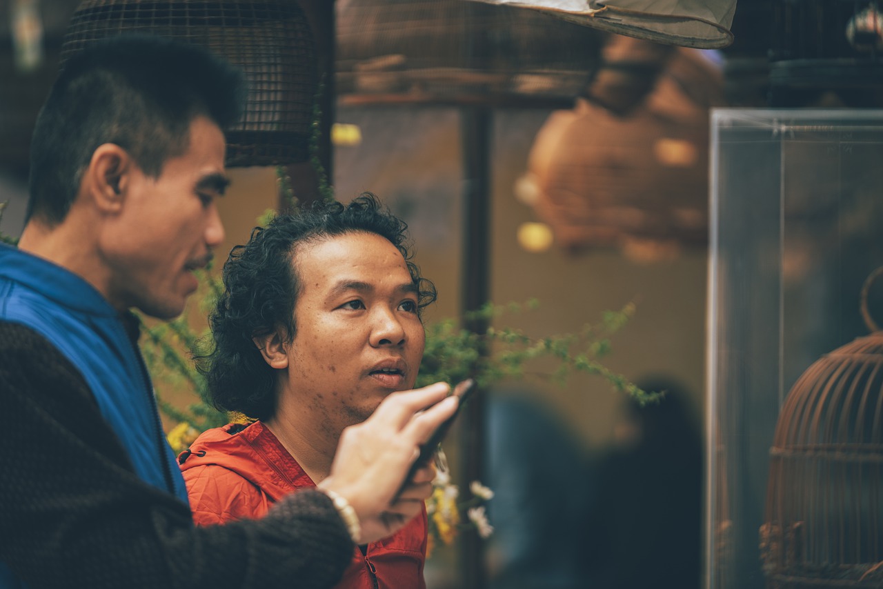 Men Talking Vietnamese People  - DuyCuong1080 / Pixabay