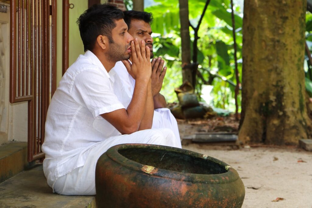 Men Young Buddhist Worship Yoga  - Adawikanda / Pixabay