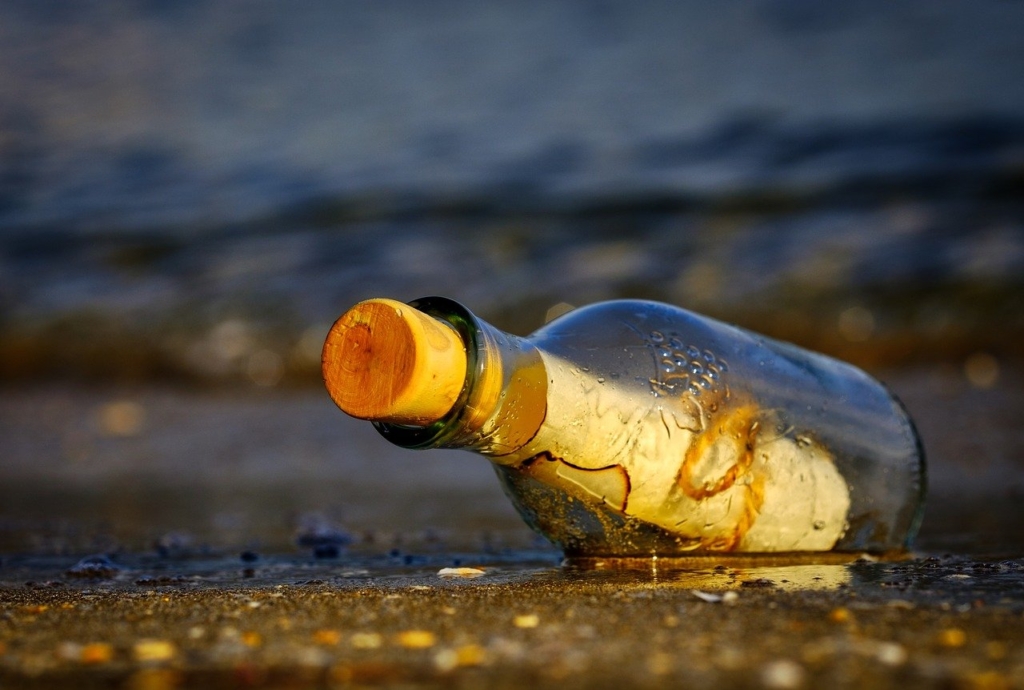 Message In A Bottle Sea Wreck  - Atlantios / Pixabay