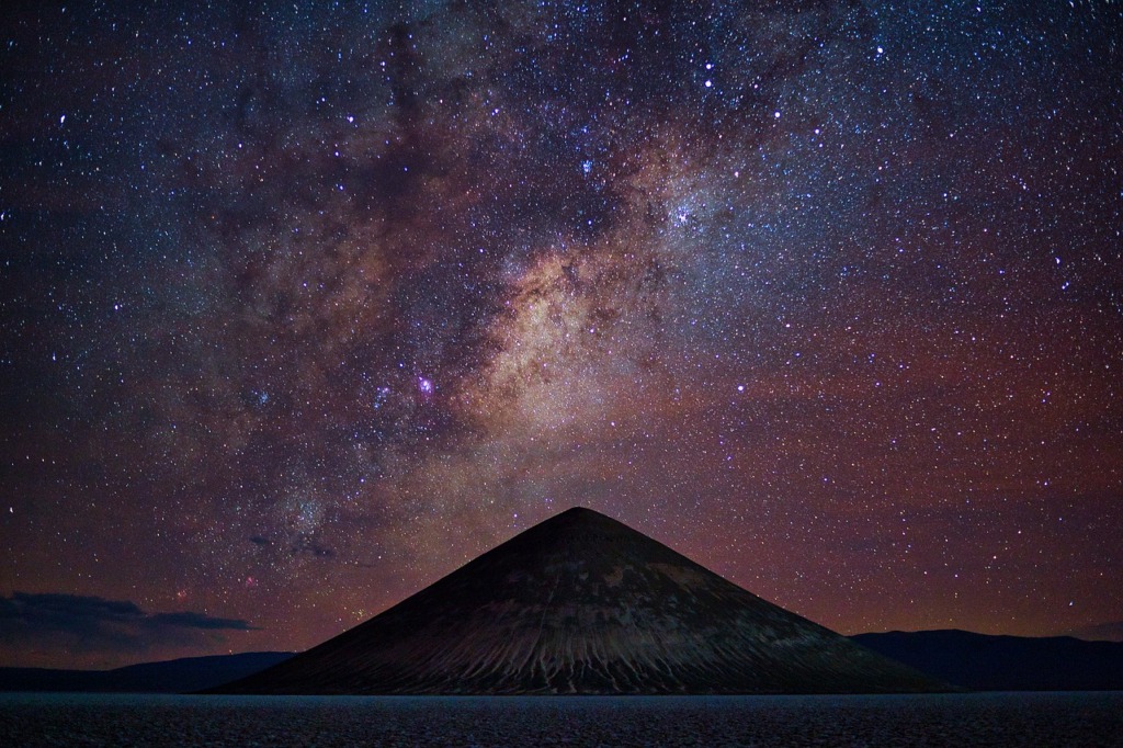 Milky Way Astrophotography Mountain  - sebadelval / Pixabay