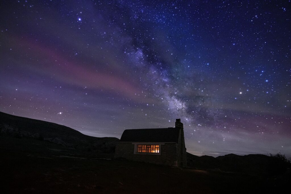 Milky Way Sky House Stars  - Leolo212 / Pixabay