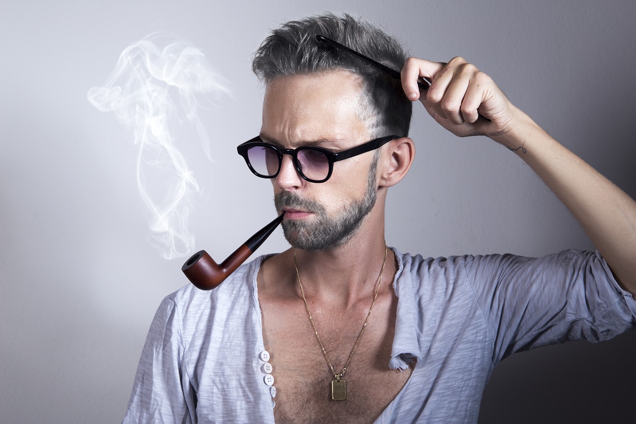 Model Pipe Comb Glasses Hairstyle - Sammy-Williams / Pixabay