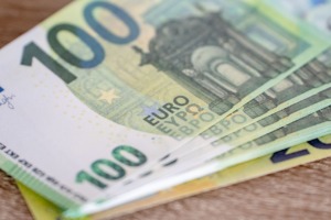 Money Cash Euro Business Finance  - VisionPics / Pixabay