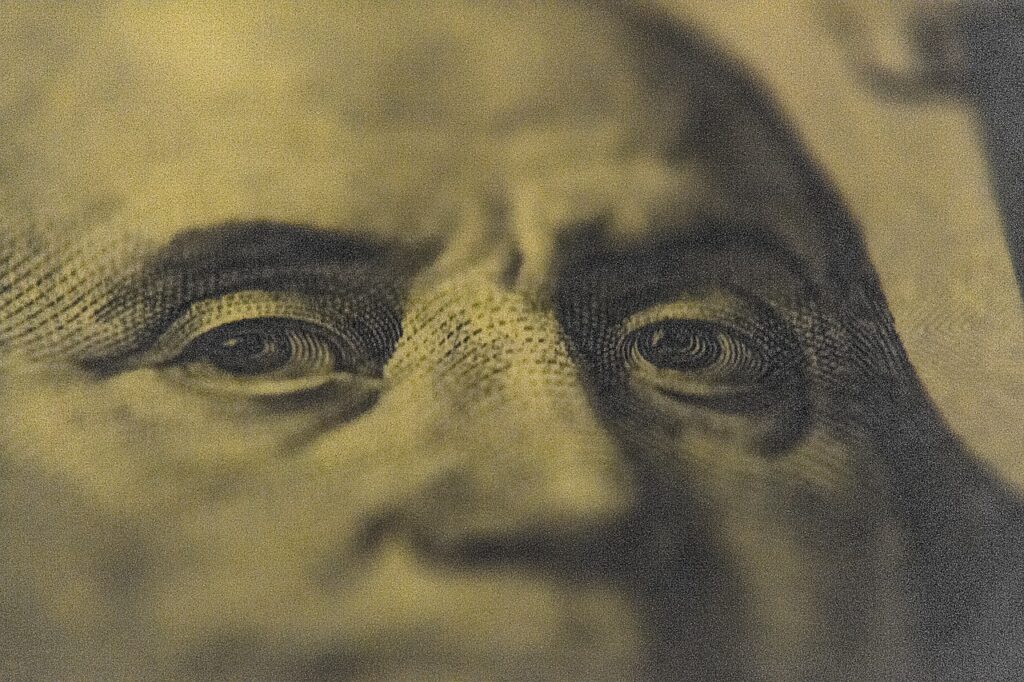 Money Dollar Bill Currency Finance  - Shoot-It-Raw / Pixabay