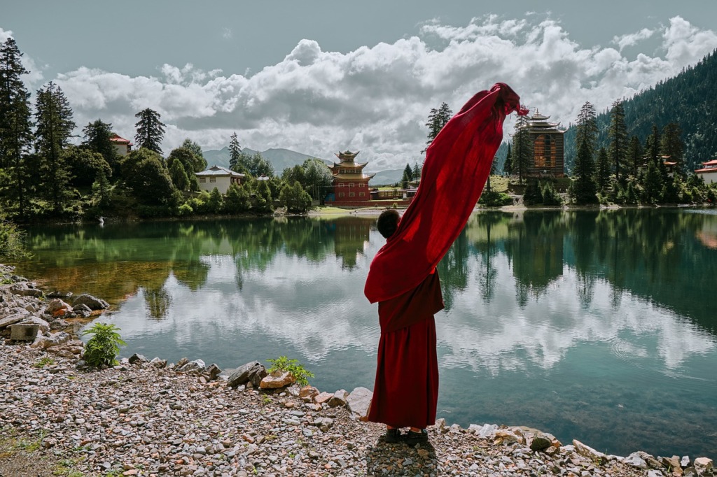 Monk Temple Eminent Monk  - mathgun / Pixabay
