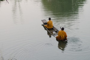 Monks Boat River Boys Paddling  - chanwity / Pixabay