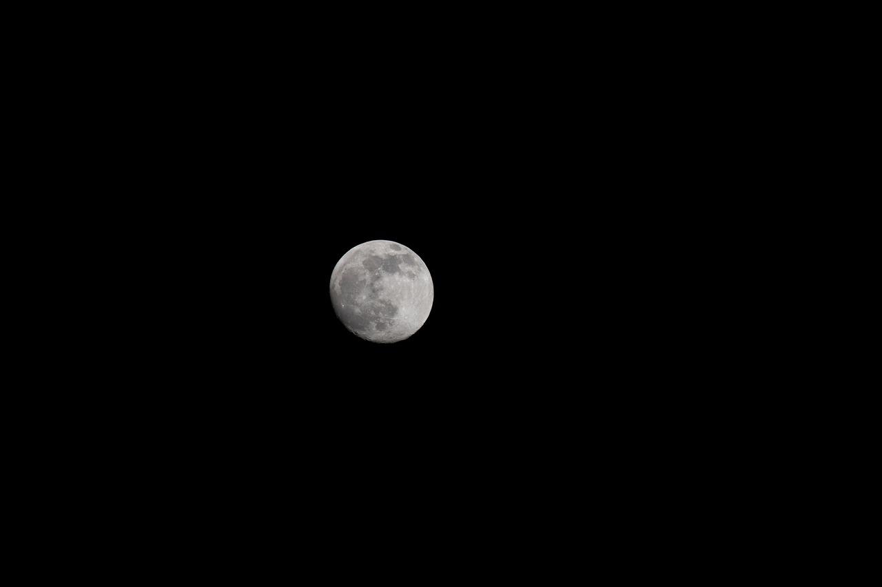 Moon Black Background Fool Moon  - kmarius / Pixabay