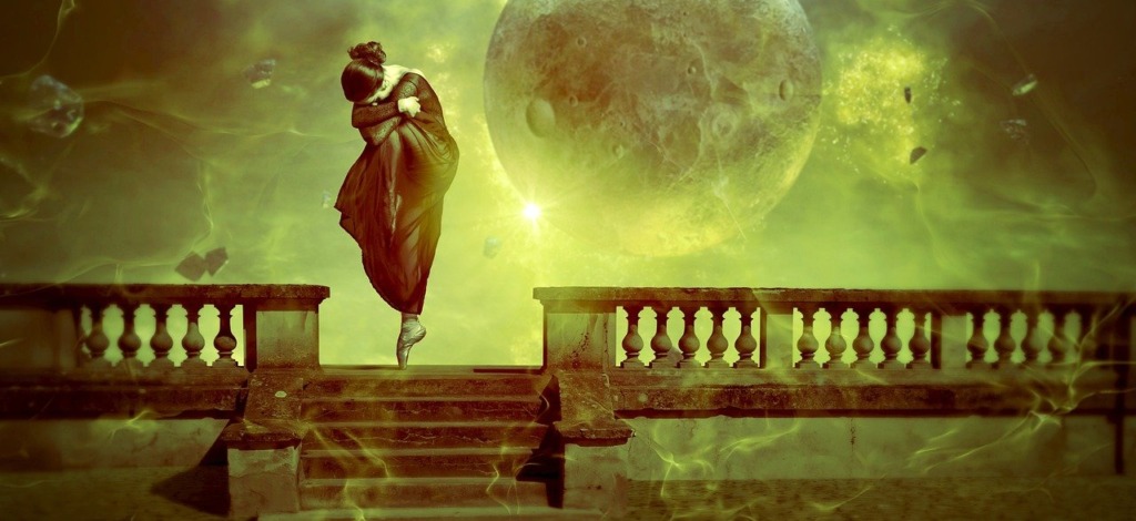 Moon Light Woman To Dance Ballet  - KELLEPICS / Pixabay