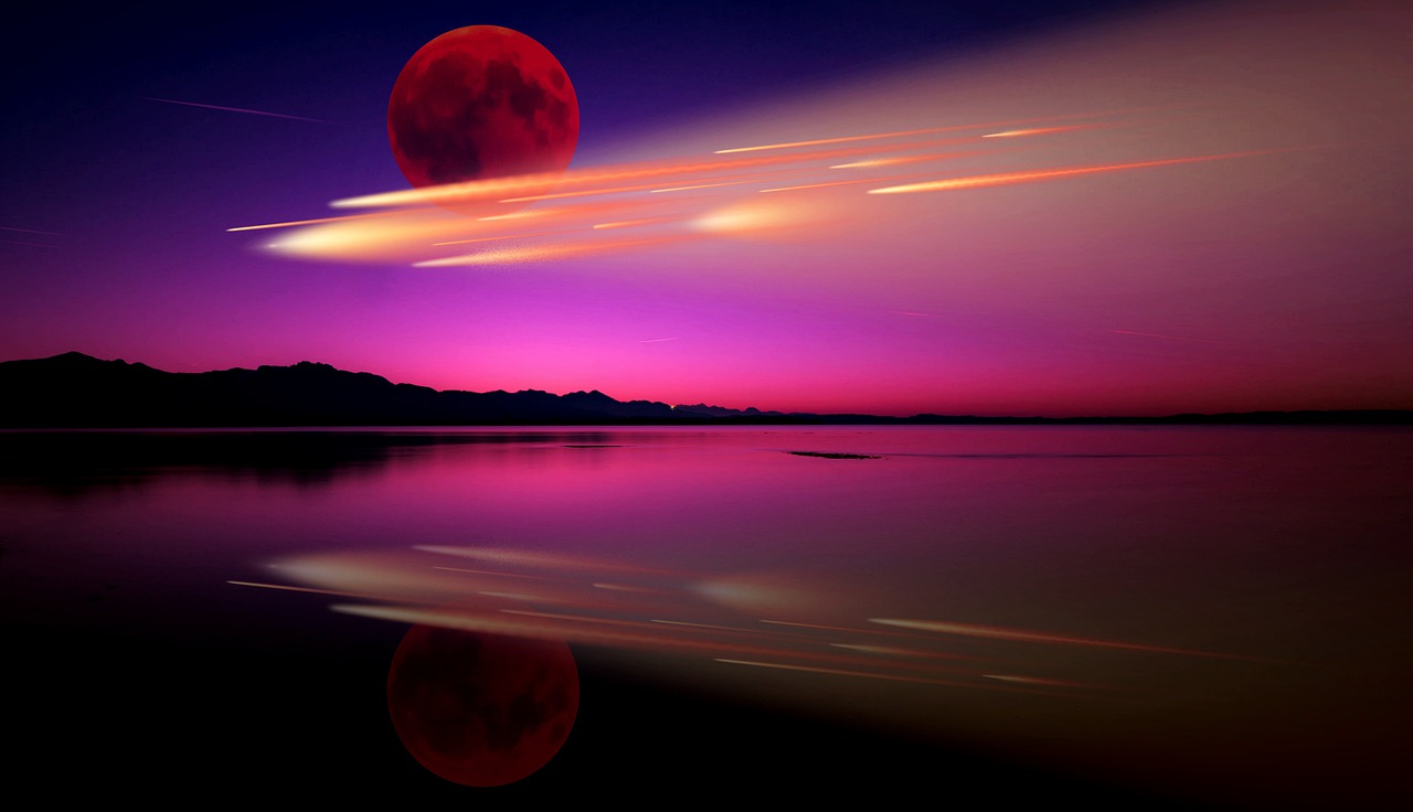 Moon Meteorites Lake Silhouette  - ParallelVision / Pixabay